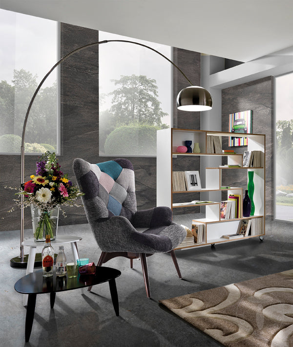 Lampada da terra ad arco con struttura metallo satinato