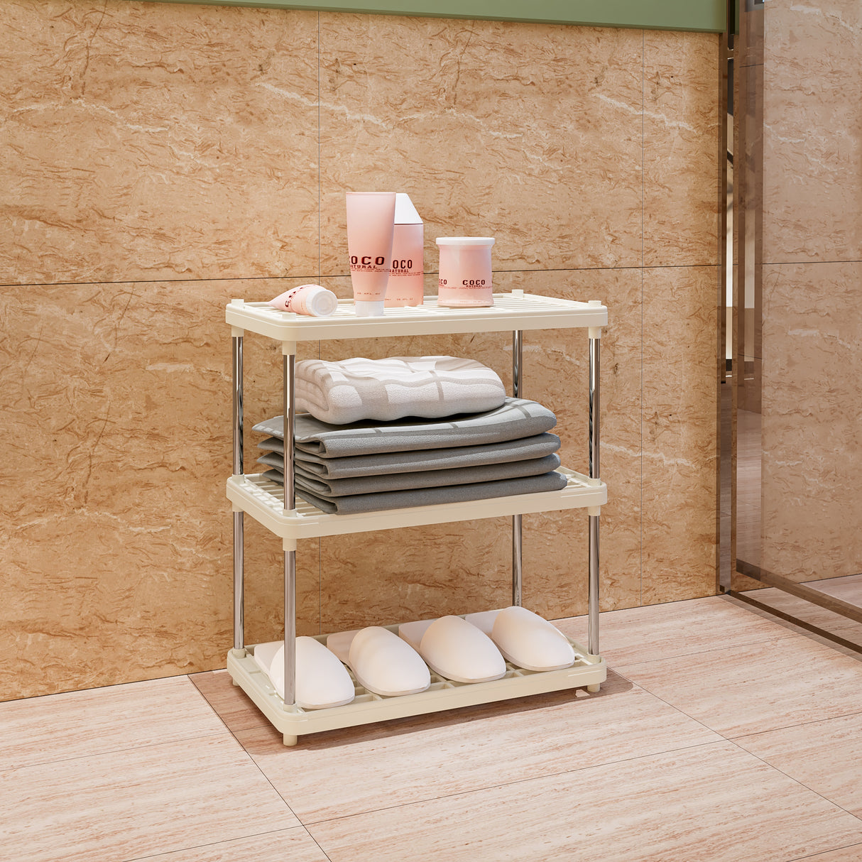 Scaffale portatutto Bianco realizzato con tubi in metallo e Ripiani in plastica grigliati .