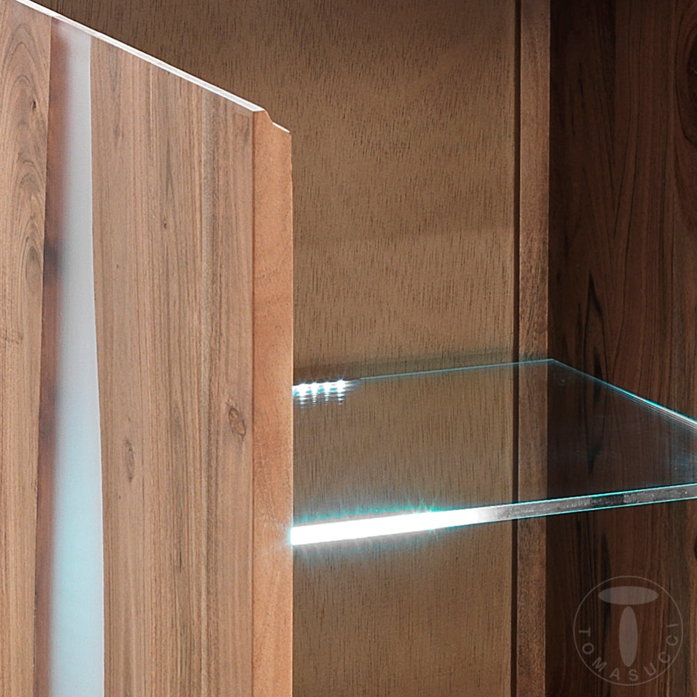 Madia 3 ante realizzata in legno massello ricca di dettagli e rifinita tutta a mano