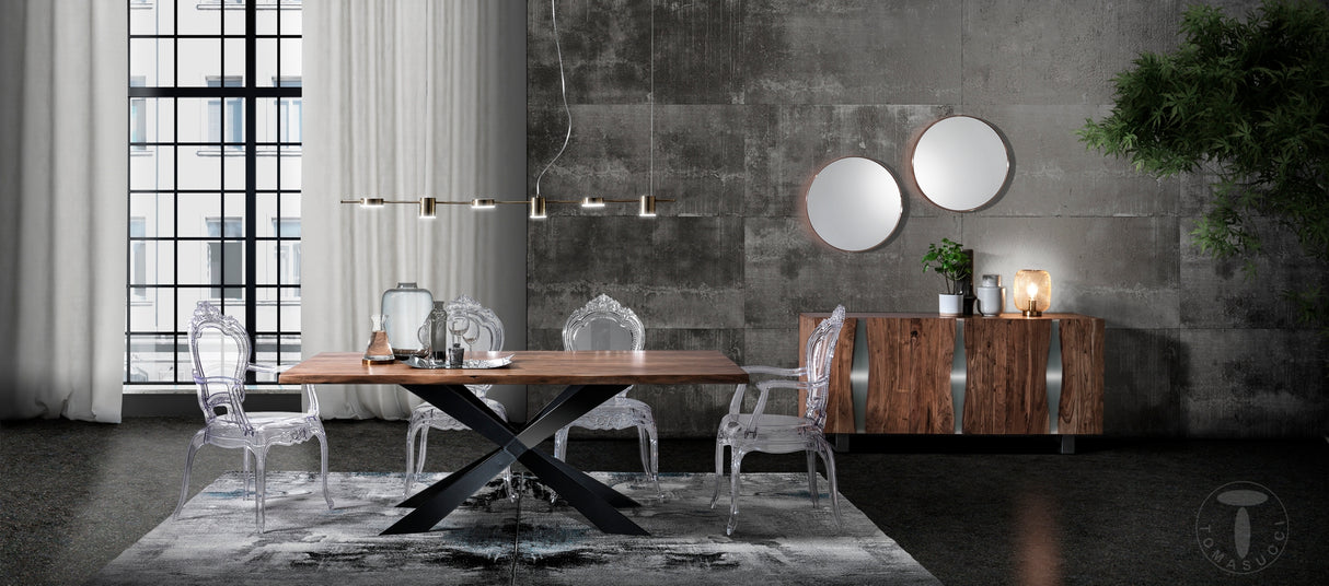 Madia 3 ante realizzata in legno massello ricca di dettagli e rifinita tutta a mano