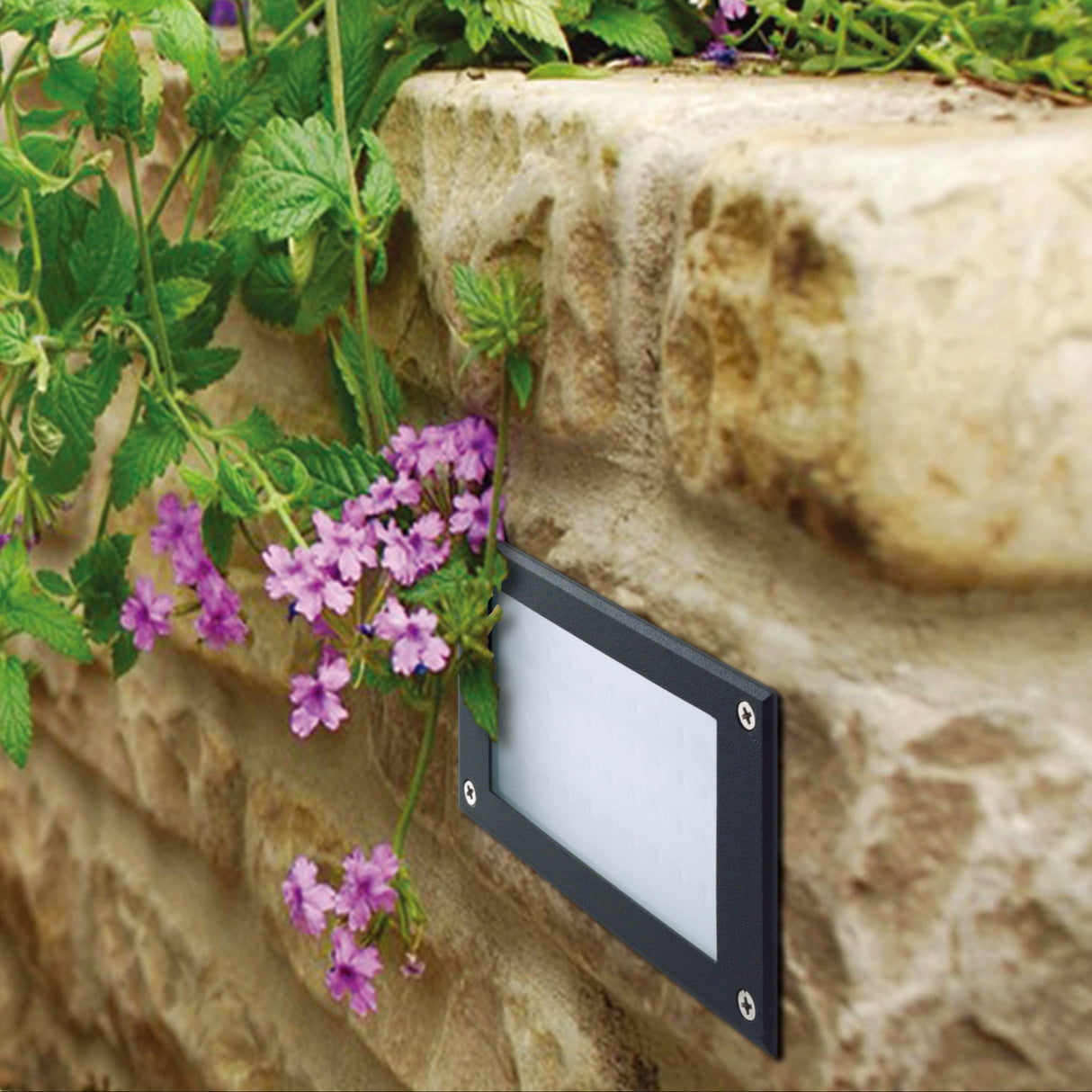 Faretto segnapasso da incasso – Attacco lampadina E27 – Potenza max 60W – Impermeabile IP54 – Ideale per esterni, scale, vialetti, giardini e garage