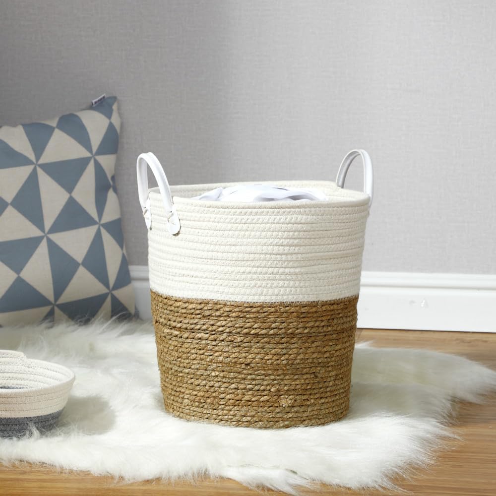 Set 3 Ceste conici in similpelle, paglia naturale e corda di cotone intrecciata colore bianco.