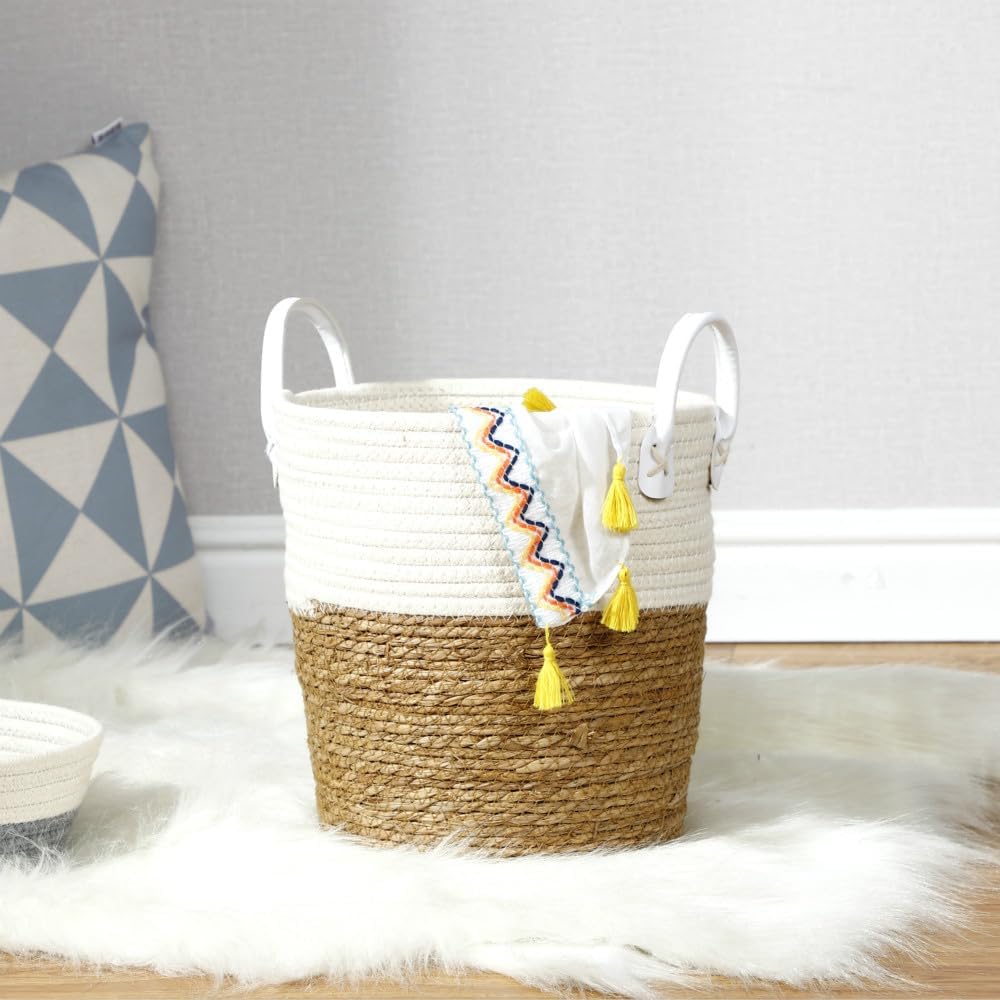 Set 3 Ceste conici in similpelle, paglia naturale e corda di cotone intrecciata colore bianco.