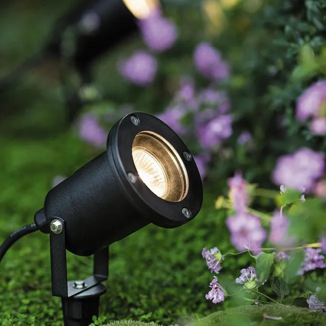 Faretto orientabile nero con picchetto GU10 da esterno per giardino ideale come segnapassi o per illuminare le piante del tuo giardino