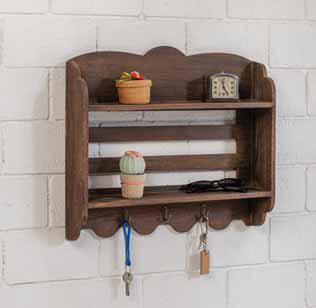 Mensola Portachiavi in legno con finitura shabby con 2 mensole e 3 appendini Misure L.50P.x10xH.44 cm