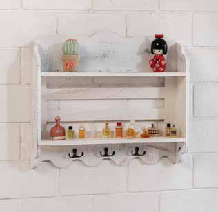 Mensola Portachiavi in legno con finitura shabby con 2 mensole e 3 appendini Misure L.50P.x10xH.44 cm