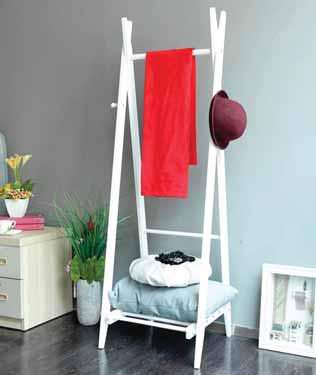 Stender in legno di Pino verniciato con finitura naturale, Misure 48.5x44x148 cm.