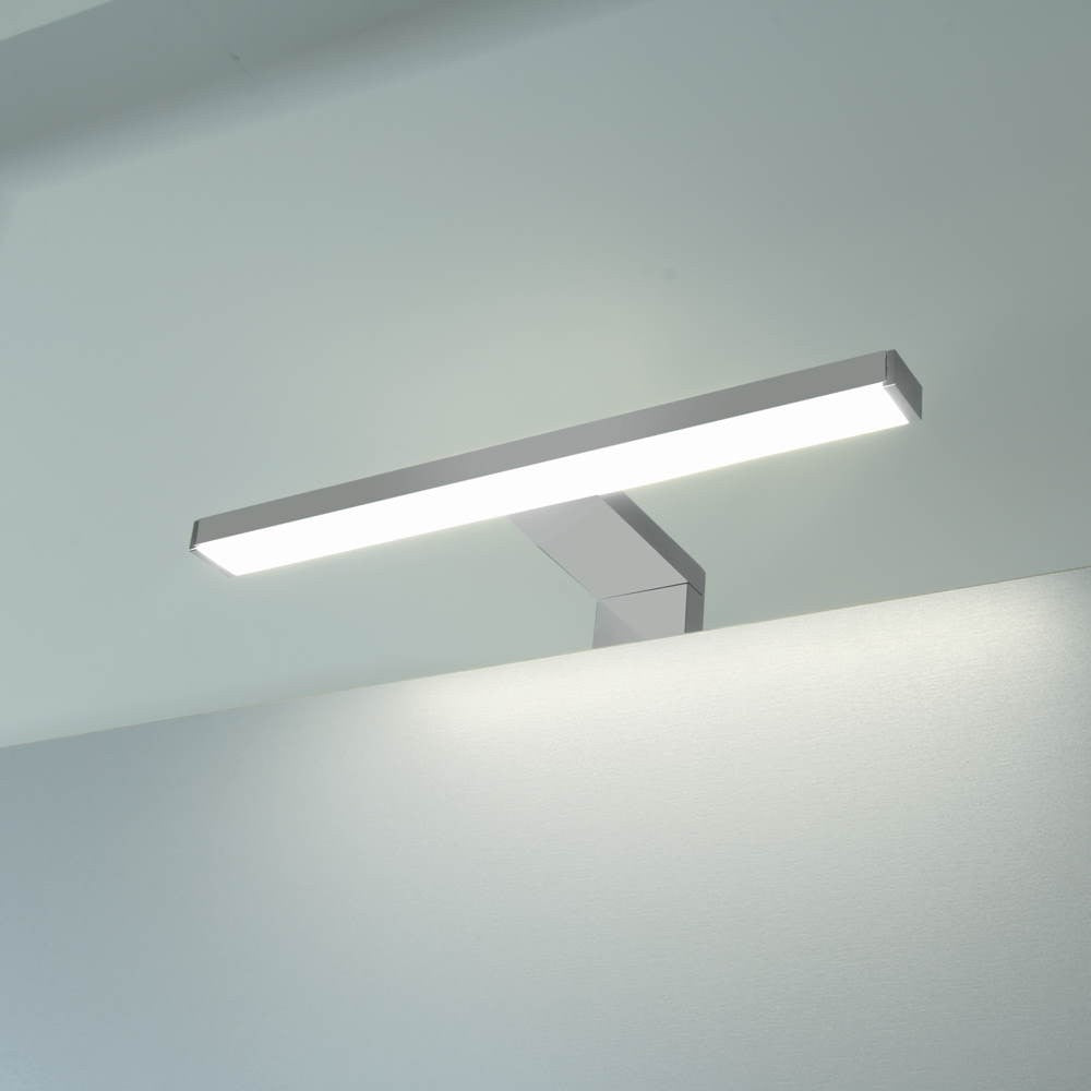 Lampada LED cromata per bagno 5,6 watt