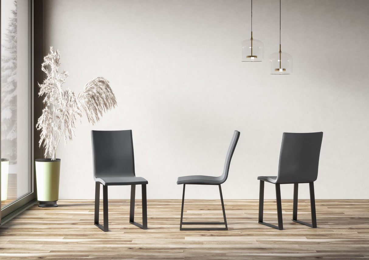 Sedia Baffy gambe Antracite tipo volantis con cuscino in Similpelle