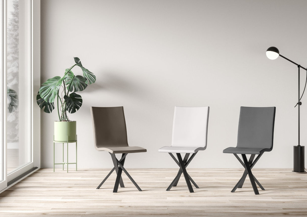 Sedia Aury gambe Antracite tipo volantis con cuscino in Similpelle