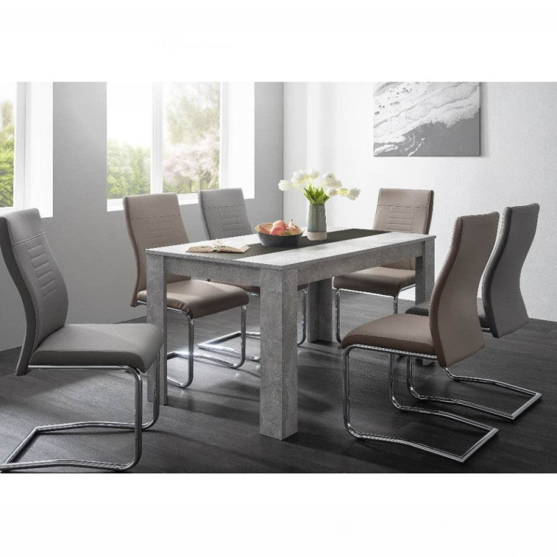 Tavolo da pranzo con pannello centrale reversibile nero o bianco .