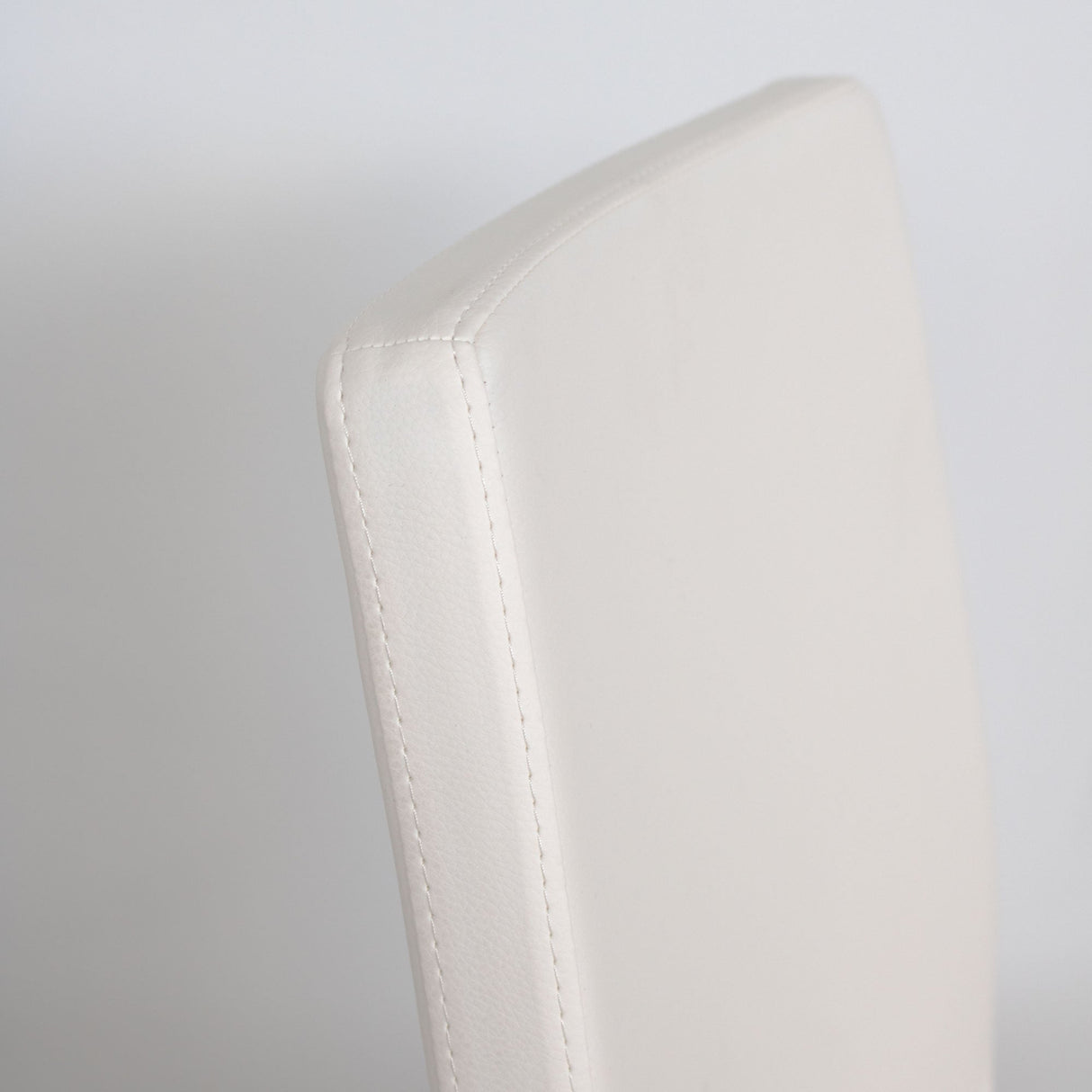 Sedia Aury gambe Antracite tipo volantis con cuscino in Similpelle