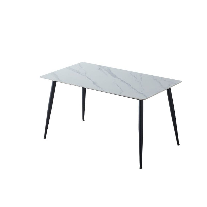 Tavolo 140x80 con top in ceramica effetto marmo grigio opaco e gambe in metallo nero.
